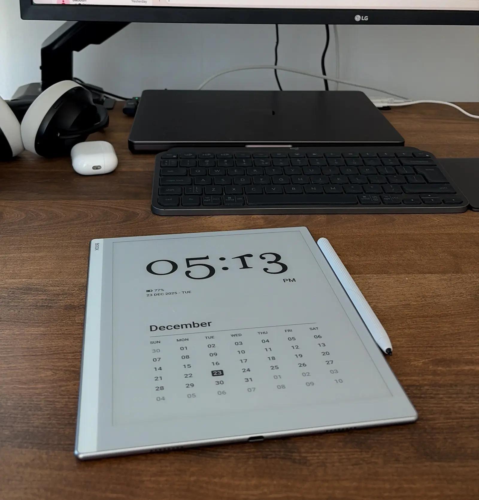 Boox tablet on the table with calendar screensaver